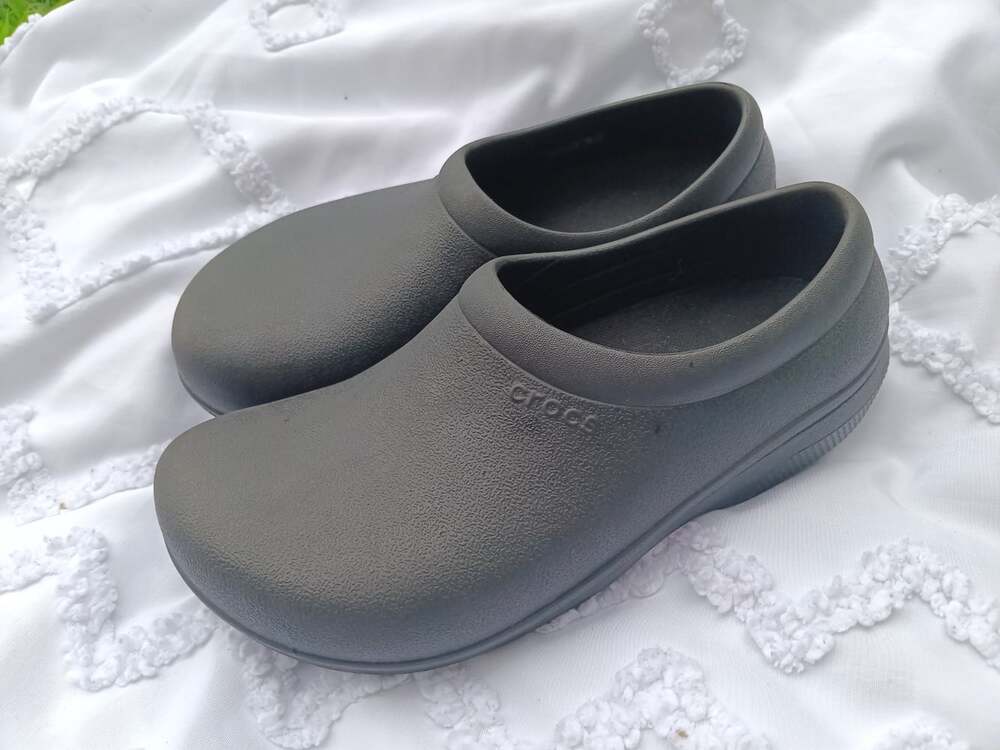 Crocs On The Clock Work Clogs Black Cushion Lined Slip On Women 6 Men 4 Comfort - Picture 2 of 4